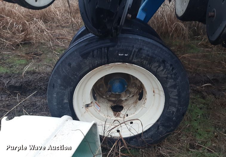 image for item LY9028 2002 Kinze 3700 no-till planter