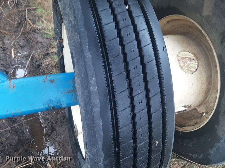 image for item LY9028 2002 Kinze 3700 no-till planter