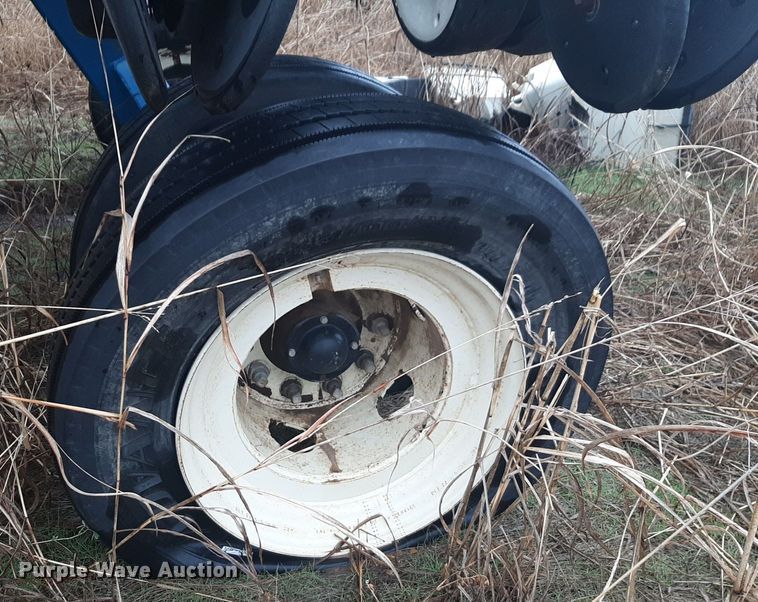 image for item LY9028 2002 Kinze 3700 no-till planter