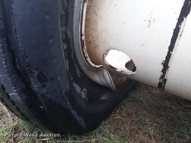 image for item LY9028 2002 Kinze 3700 no-till planter