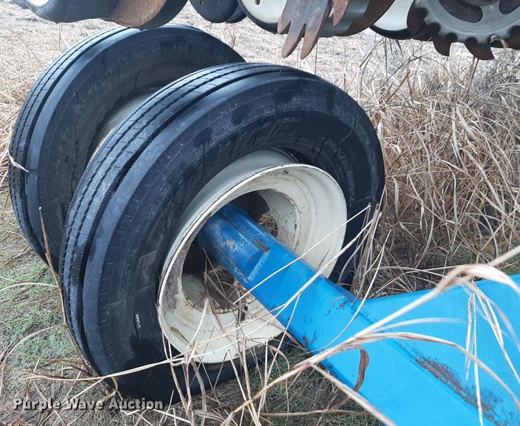 image for item LY9028 2002 Kinze 3700 no-till planter