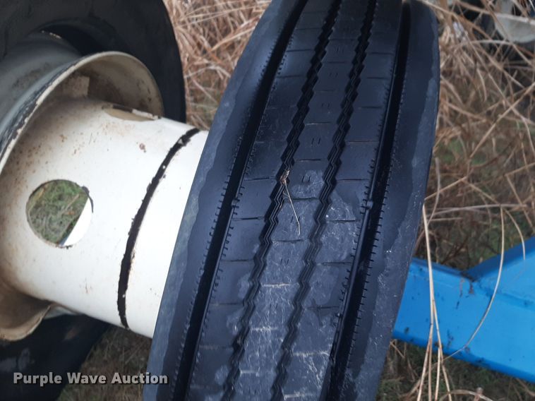 image for item LY9028 2002 Kinze 3700 no-till planter