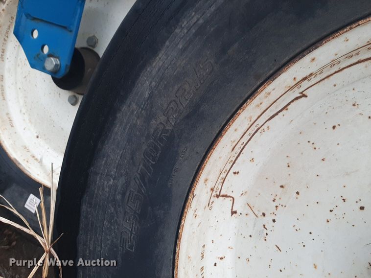 image for item LY9028 2002 Kinze 3700 no-till planter