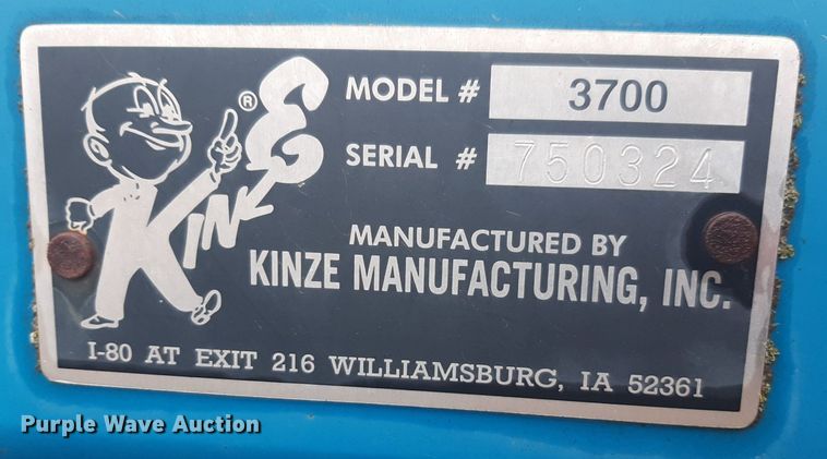 image for item LY9028 2002 Kinze 3700 no-till planter