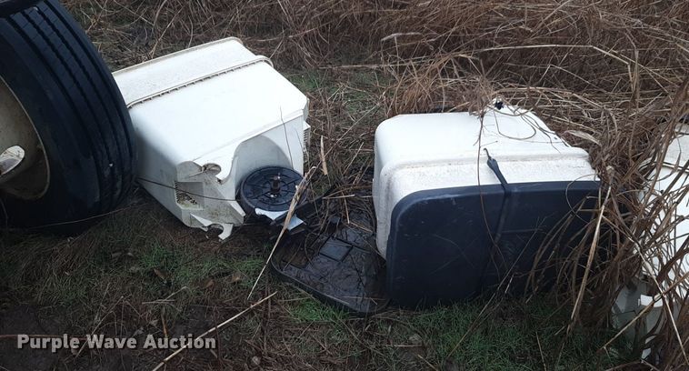 image for item LY9028 2002 Kinze 3700 no-till planter