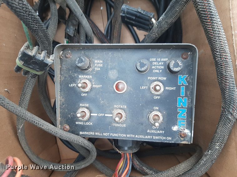 image for item LY9028 2002 Kinze 3700 no-till planter