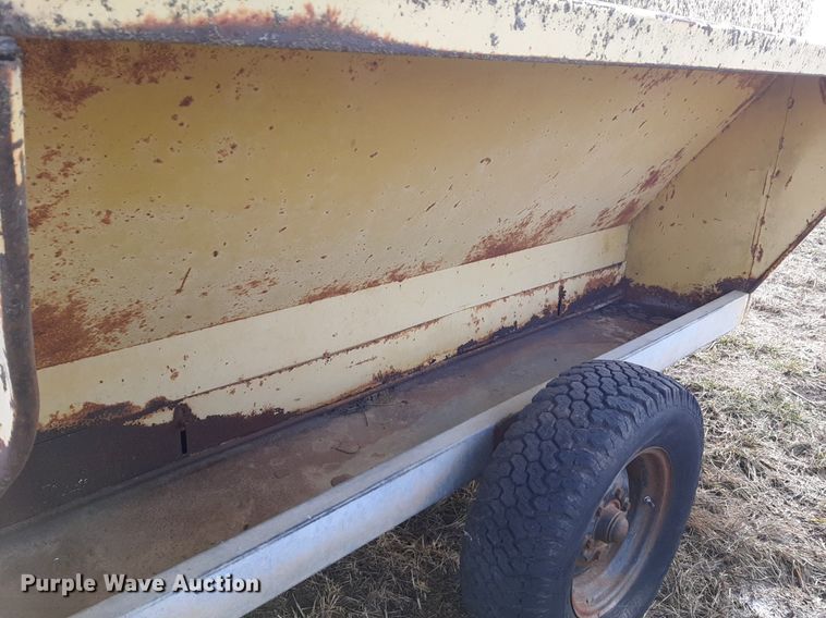 image for item LY9030 1993 Grain Belt 6P livestock feeder