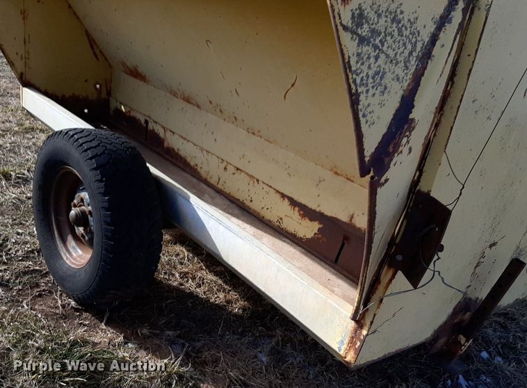 image for item LY9030 1993 Grain Belt 6P livestock feeder