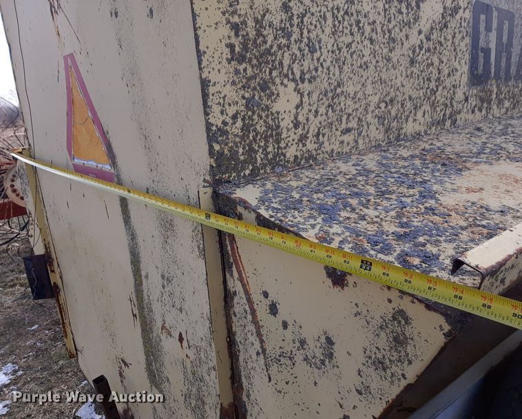 image for item LY9030 1993 Grain Belt 6P livestock feeder