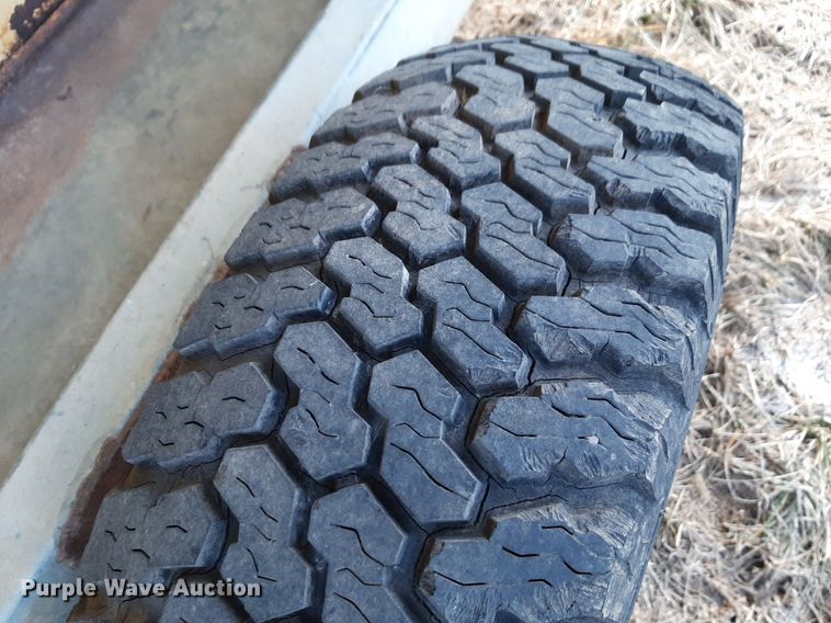 image for item LY9030 1993 Grain Belt 6P livestock feeder