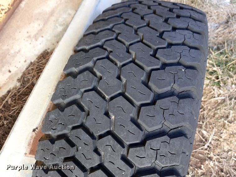 image for item LY9030 1993 Grain Belt 6P livestock feeder