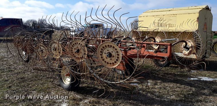 image for item LY9031 Hesston hay rake