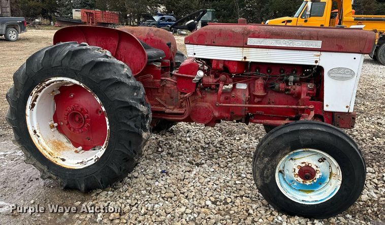 image for item NM9221 International Harvester 340 tractor