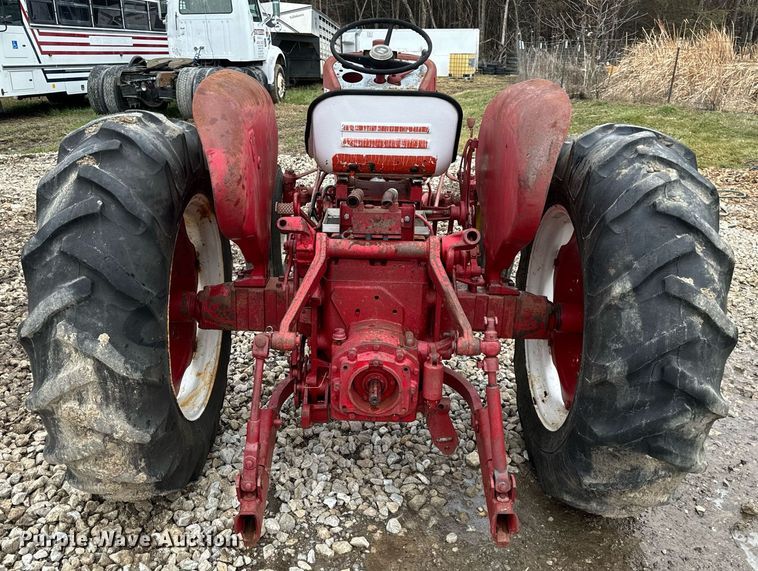 image for item NM9221 International Harvester 340 tractor