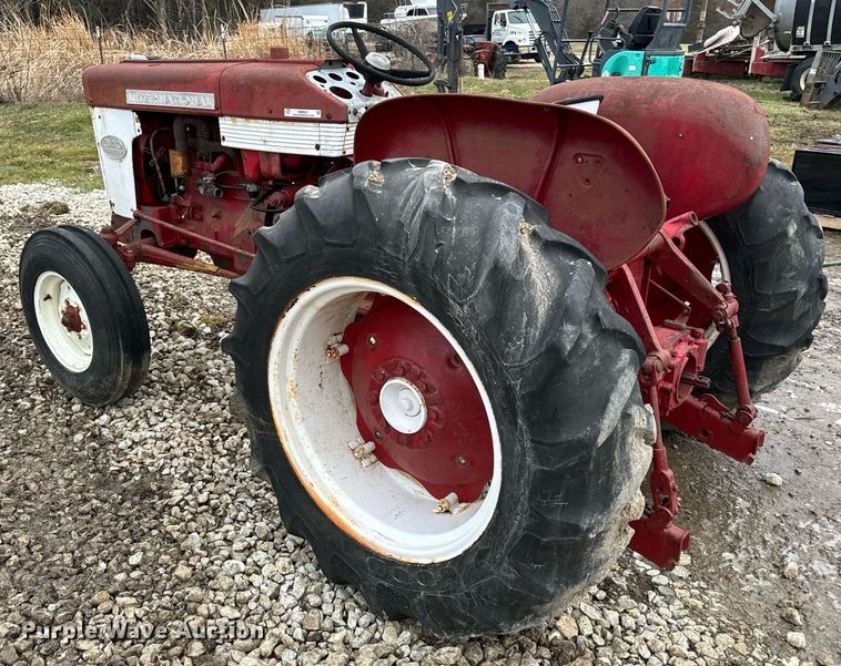 image for item NM9221 International Harvester 340 tractor