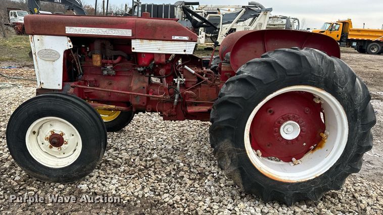 image for item NM9221 International Harvester 340 tractor
