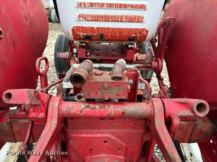 image for item NM9221 International Harvester 340 tractor