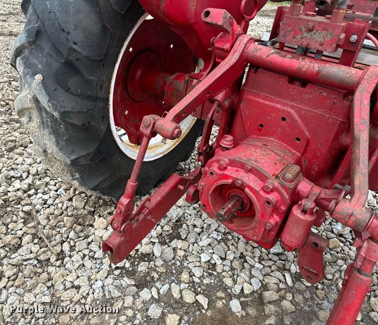 image for item NM9221 International Harvester 340 tractor