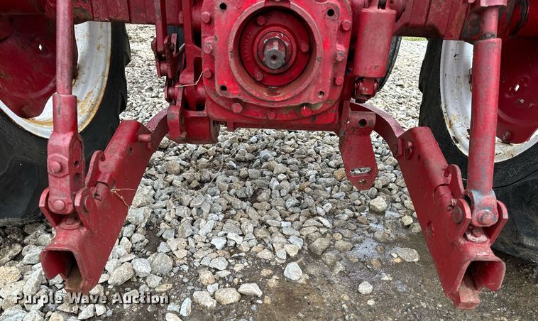 image for item NM9221 International Harvester 340 tractor