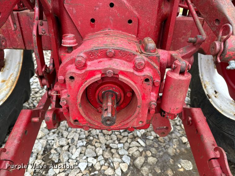 image for item NM9221 International Harvester 340 tractor