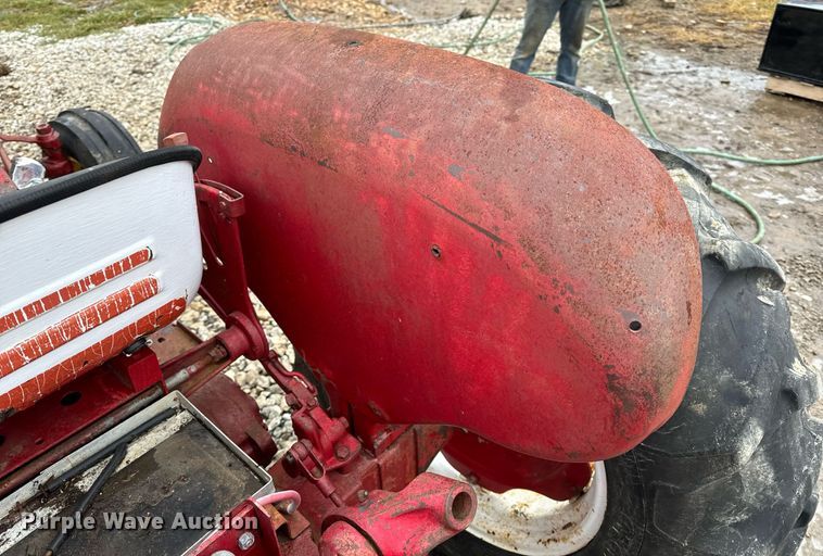 image for item NM9221 International Harvester 340 tractor