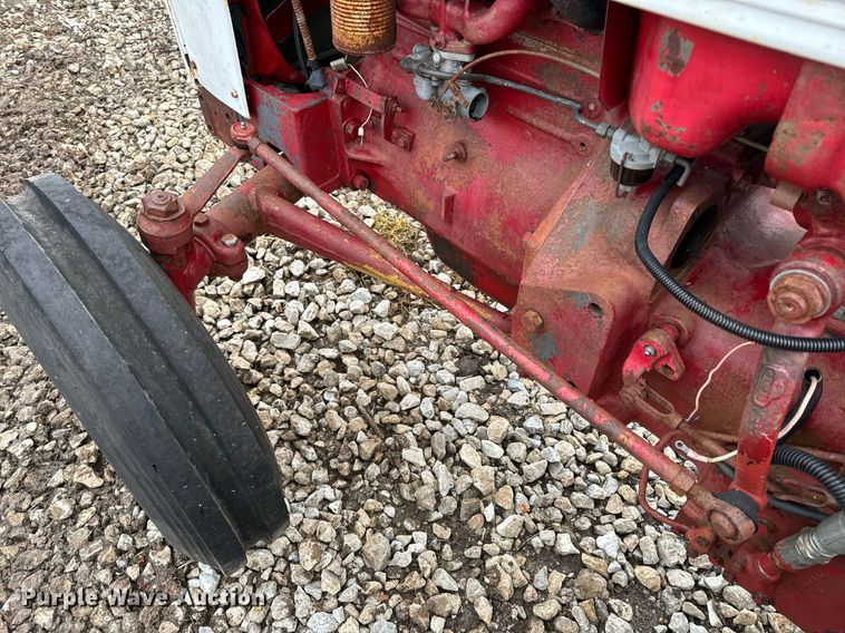 image for item NM9221 International Harvester 340 tractor