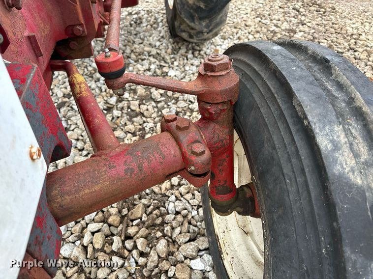 image for item NM9221 International Harvester 340 tractor