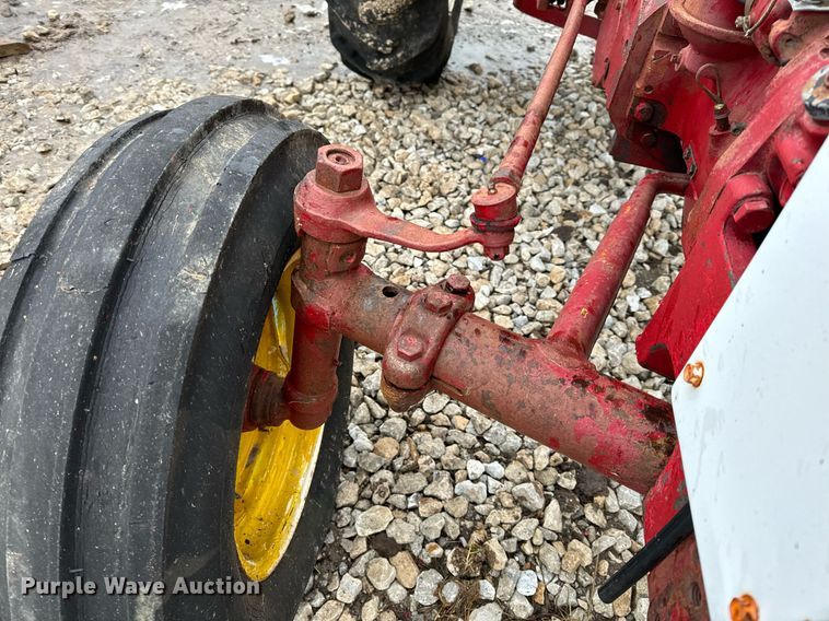 image for item NM9221 International Harvester 340 tractor