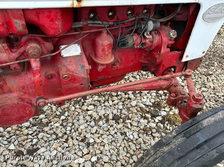 image for item NM9221 International Harvester 340 tractor