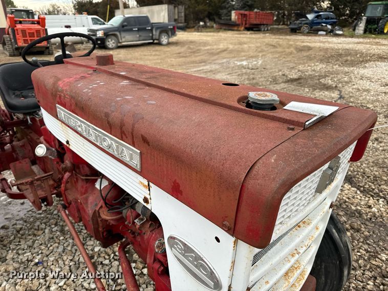image for item NM9221 International Harvester 340 tractor