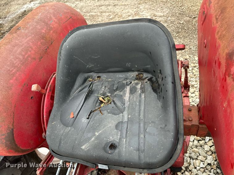 image for item NM9221 International Harvester 340 tractor