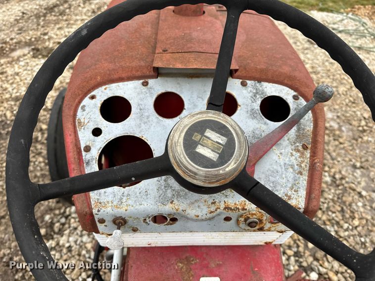 image for item NM9221 International Harvester 340 tractor