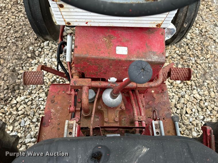 image for item NM9221 International Harvester 340 tractor