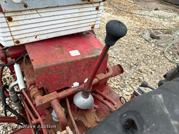 image for item NM9221 International Harvester 340 tractor