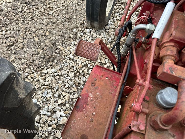 image for item NM9221 International Harvester 340 tractor