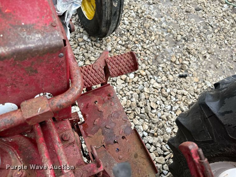 image for item NM9221 International Harvester 340 tractor