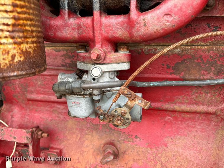 image for item NM9221 International Harvester 340 tractor