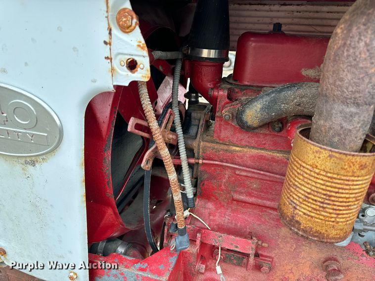 image for item NM9221 International Harvester 340 tractor