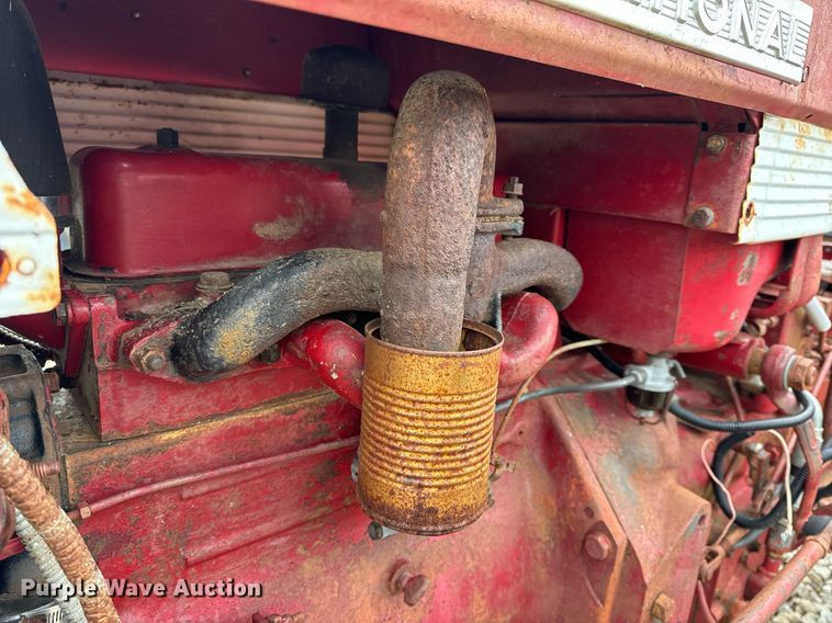 image for item NM9221 International Harvester 340 tractor