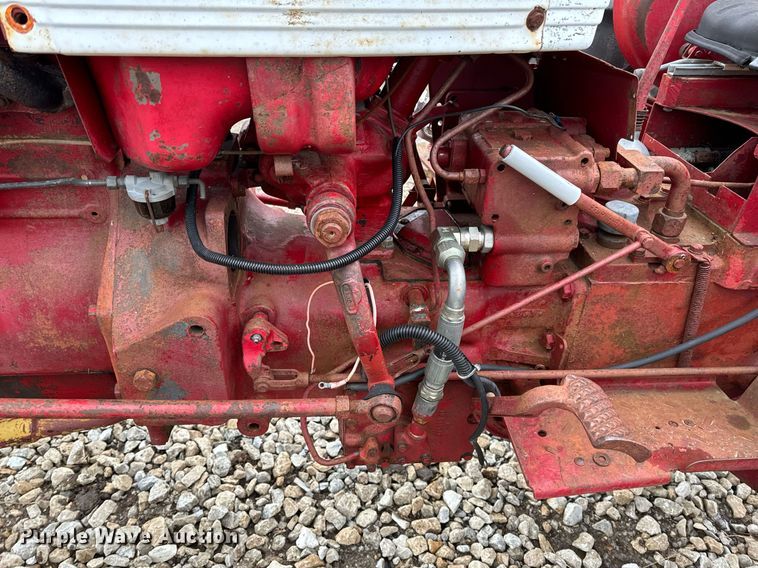 image for item NM9221 International Harvester 340 tractor