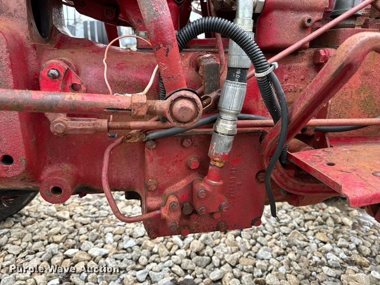 image for item NM9221 International Harvester 340 tractor