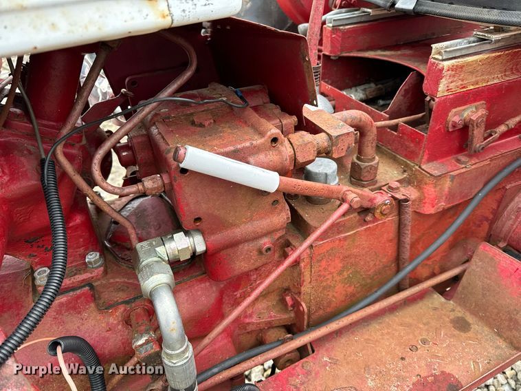 image for item NM9221 International Harvester 340 tractor