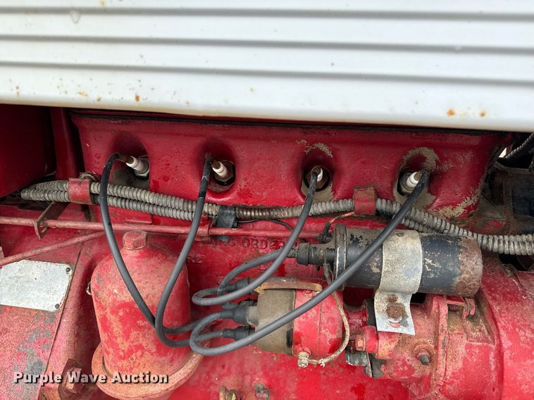 image for item NM9221 International Harvester 340 tractor