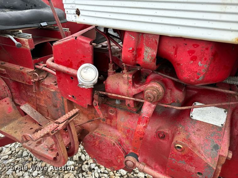 image for item NM9221 International Harvester 340 tractor
