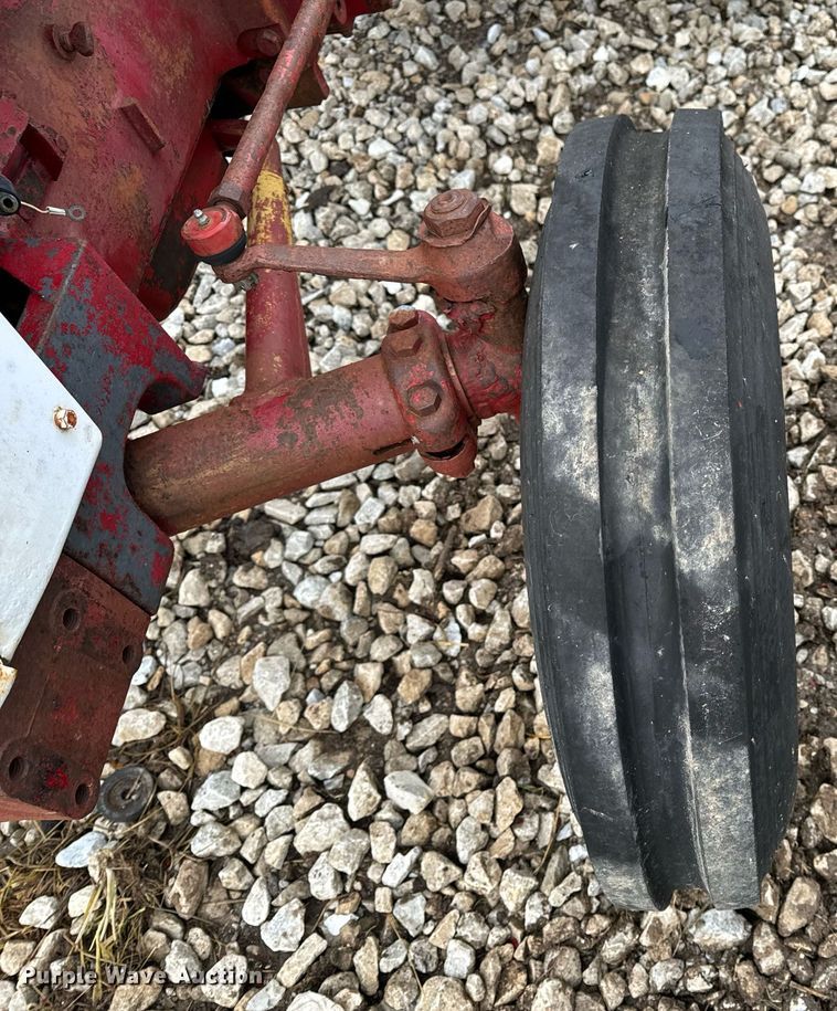 image for item NM9221 International Harvester 340 tractor