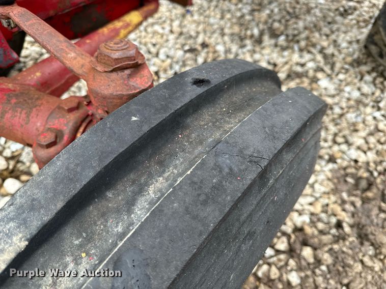 image for item NM9221 International Harvester 340 tractor