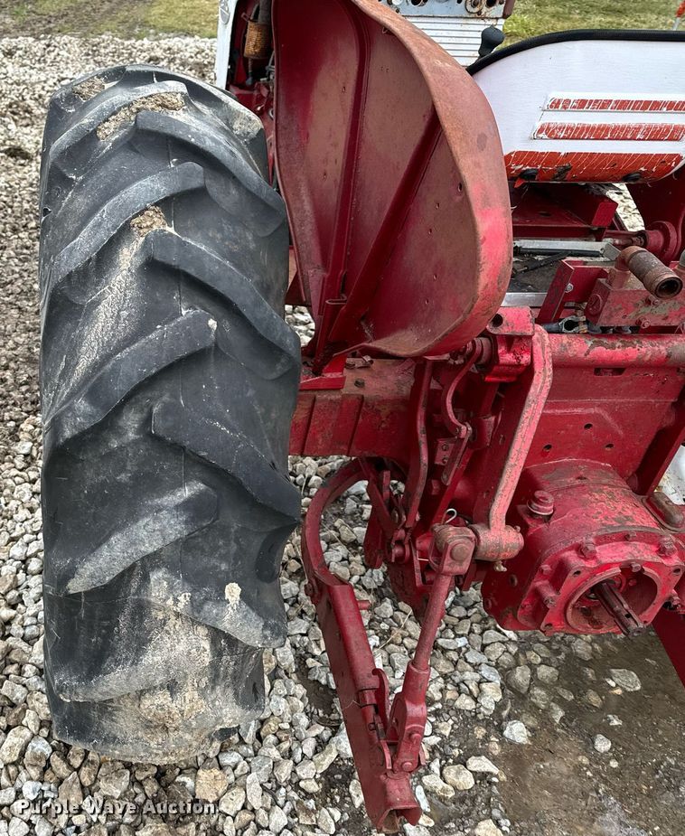 image for item NM9221 International Harvester 340 tractor