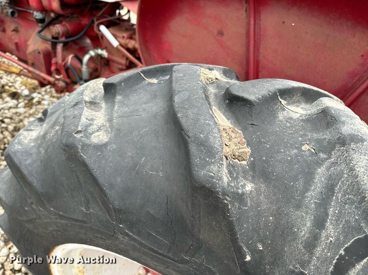 image for item NM9221 International Harvester 340 tractor