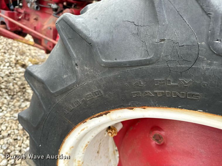 image for item NM9221 International Harvester 340 tractor