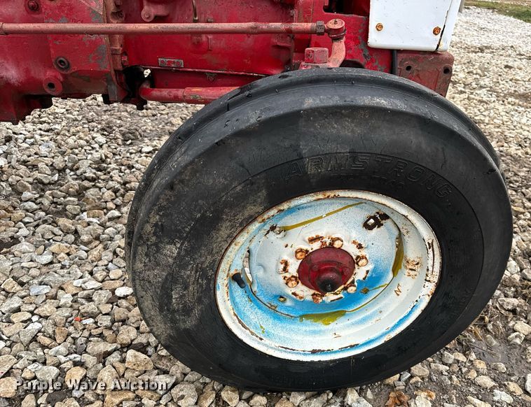 image for item NM9221 International Harvester 340 tractor